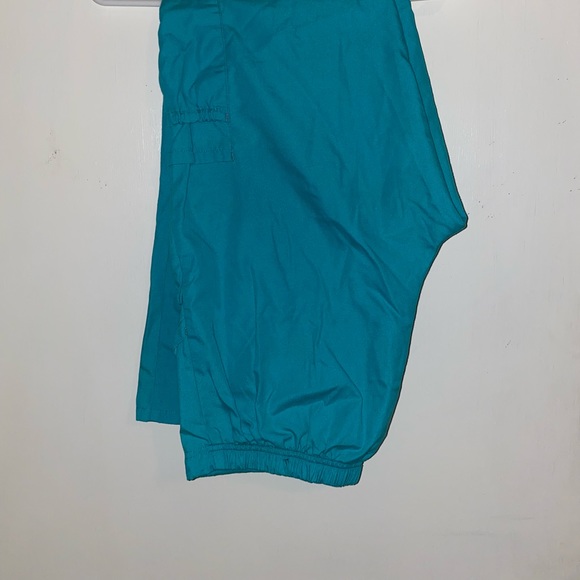 Scrub tops and pants - Picture 14 of 14